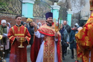 Митрополит на Светлой